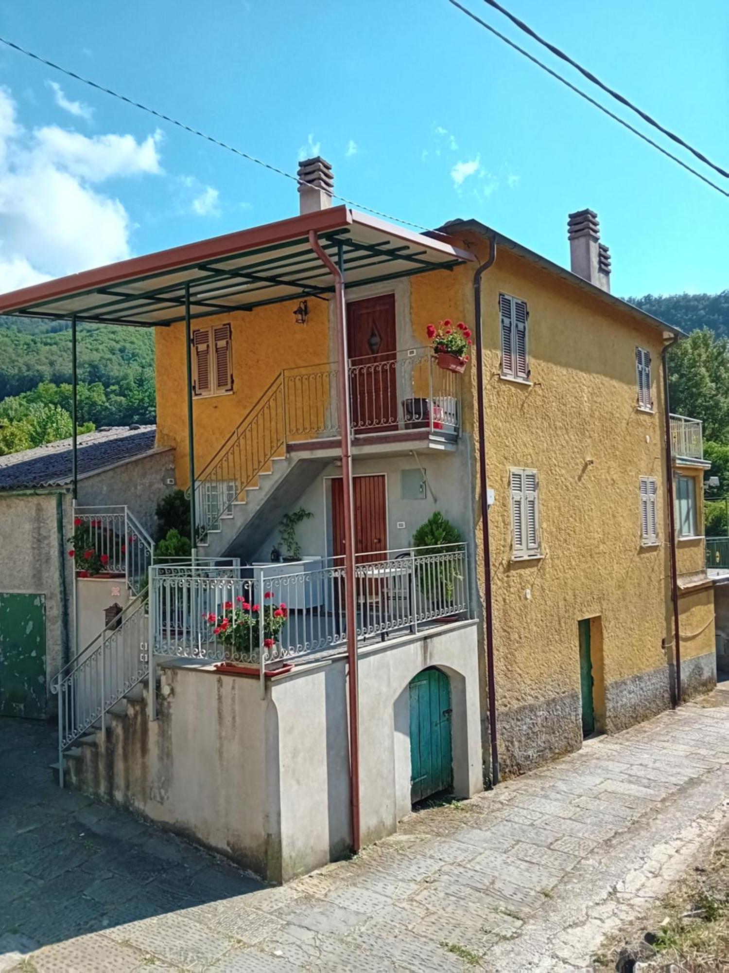 Agriturismo Ghirlanda Norma Rita Carrodano Inferiore Exterior photo